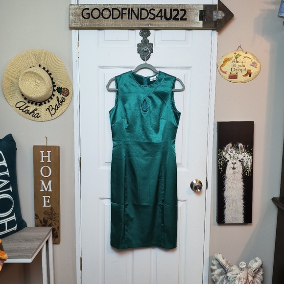 Newport News Dresses & Skirts - vintage newport news easy style Emerald Green Satin Effect Sleeveless Dress 10